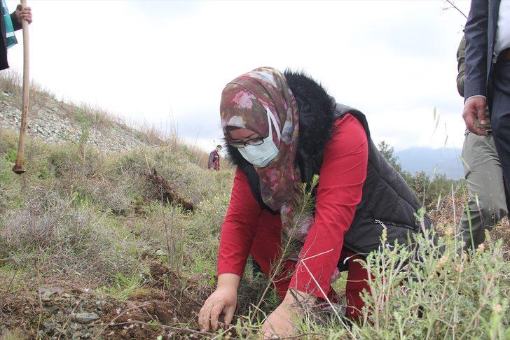 Hatay'da Kovid-19 salgınında yaşamını yitiren sağlıkçılar anısına fidan dikildi G3