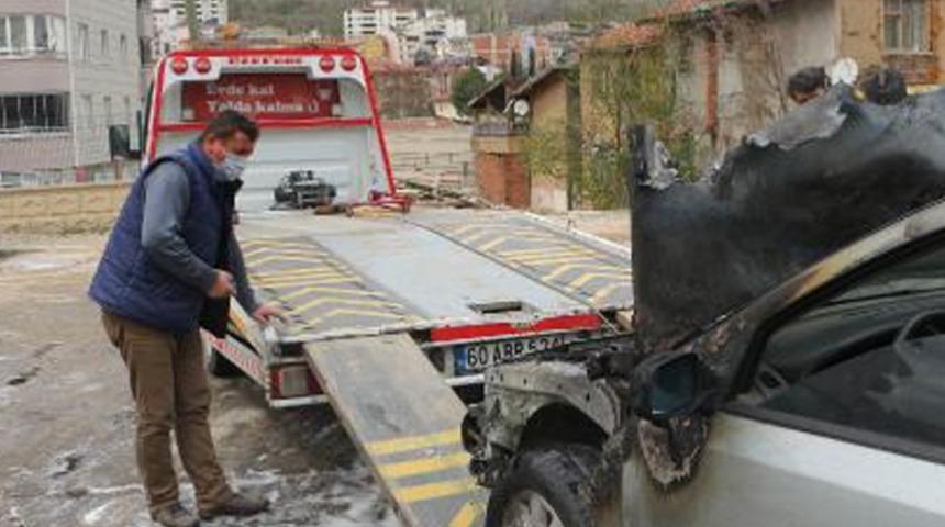 3 gün önce satın aldığı otomobil alev alev yandı