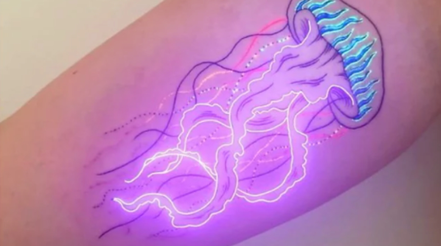 Hareketli neon ışıklarla dövmeleri bir sanat eserine dönüştüren isim sosyal medyada parladı