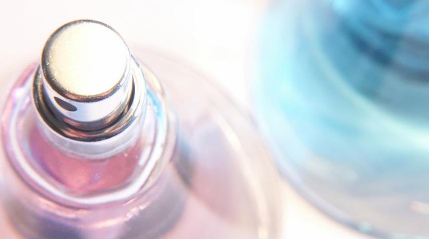 Oje sürmek ve parfüm sıkmak orucu bozar mı? Oruçluyken oje ve parfüm sürmenin hükmü