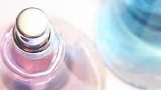 Oje sürmek ve parfüm sıkmak orucu bozar mı? Oruçluyken oje ve parfüm sürmenin hükmü