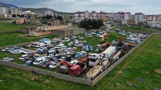 Yediemin otoparklarında milyonlarca liralık araçlar çürüyor