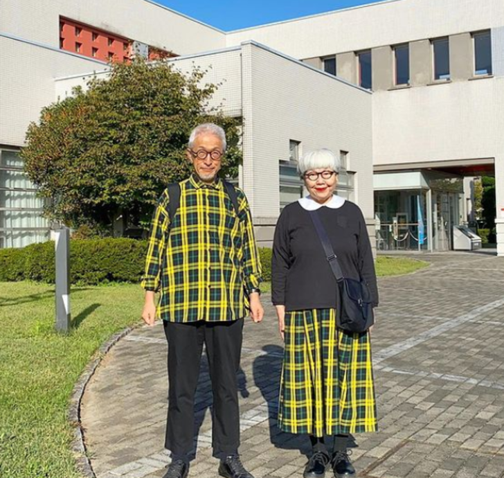 41 yıldır benzer kıyafetlerle dolaşıyorlar! Aşkı kıyafetlerinde yaşatan Japon çift sosyal medyanın gündemine geldi