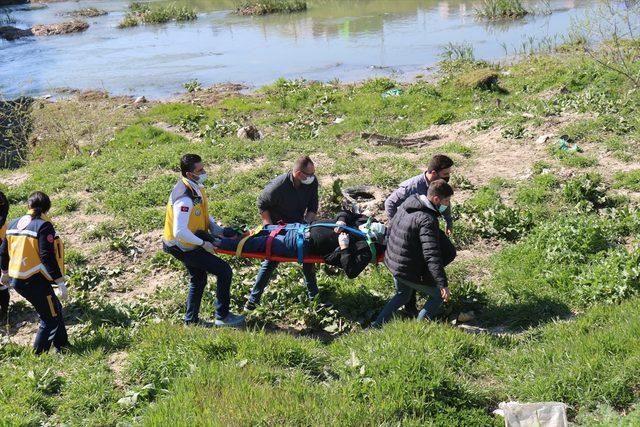 Otomobilin çarptığı kişi köprüden dere yatağına düşerek yaralandı