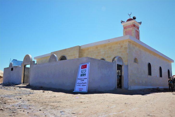 İHH ile İhsan ve Vefa Derneği'nin İdlib'de yaptırdığı cami ibadete açıldı G2