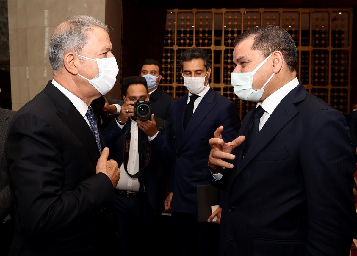 Bakan Akar, Libya Savunma Bakanlığını da &uuml;stlenen Başbakan Abd&uuml;lhamid Dibeybe ile g&ouml;r&uuml;şt&uuml;