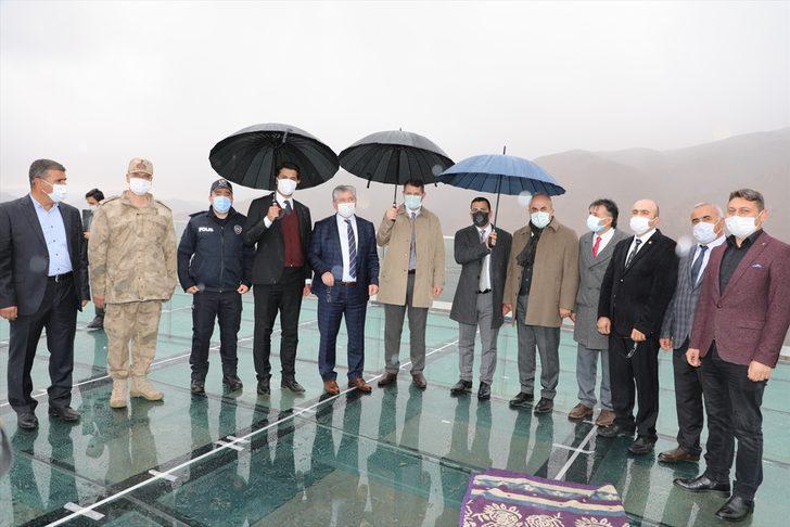 Sivas Divriği'deki cam seyir terasında son rötuşlar yapılıyor G4