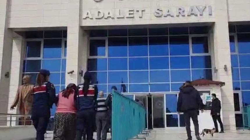 Mersin'deki cinayet soruşturmasında gözaltına alınan 3 zanlı tutuklandı
