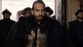 Uyanış: Büyük Selçuklu dizisinin Melikşah’ı Buğra Gülsoy’un oğluyla fotoğraflarına beğeni yağdı