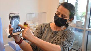 İzmir'de akılalmaz olay! Kokoreç yerken diline iğne battı