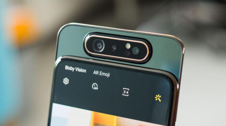 Samsung Galaxy A82 yolda