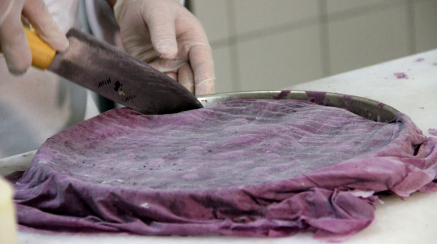 Gece gündüz mesai yapıyorlar! Mor baklava kapış kapış