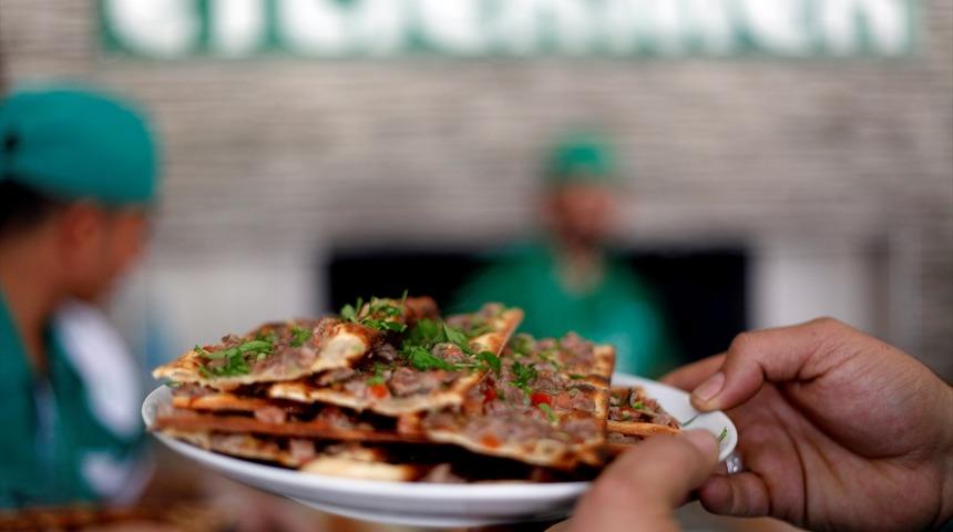 Sırlarını verdiler! Konya'nın meşhur etli ekmeğinin lezzeti bu taşa bağlı