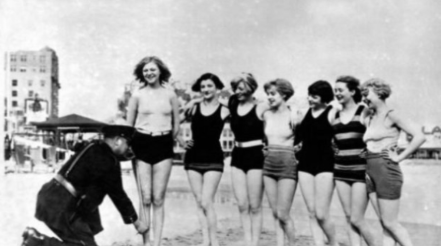 1920’li yıllarda yaşayan kadınların en büyük kabusu: Plaj polisleri