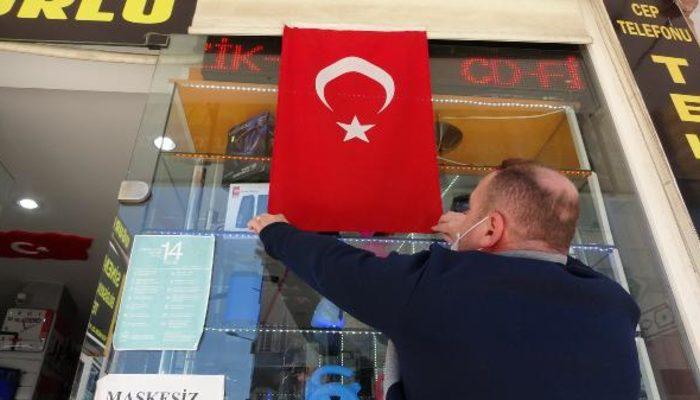 Türk bayrağını yere serip üzerine basmıştı! Tepki çeken olayda yürek yakan detay