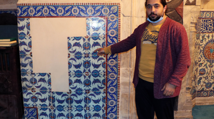 Türkiye harekete geçti! Adana'da 19 yıl önce soyulan caminin çinileri, Londra'da müzayededen çıktı