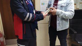 Samsun'da tramvayda bulunan para dolu cüzdan sahibine ulaştırıldı