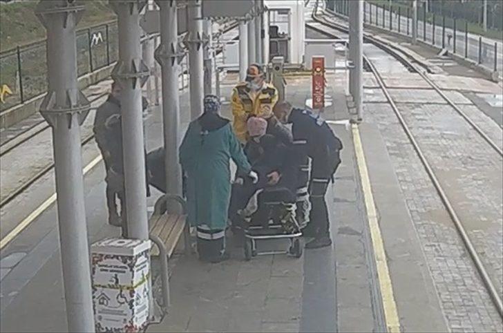 Samsun'da tramvay beklerken kalp krizi geçiren kişiyi güvenlik görevlisi kurtardı G1