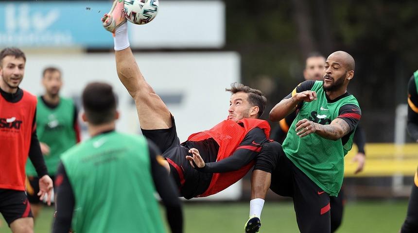Galatasaray'da sıcak saatler! Oyuncular harekete geçti