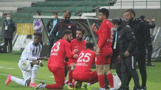 Giresunspor-Keçiörengücü maçında futbolcular oruçlarını sahada açtı