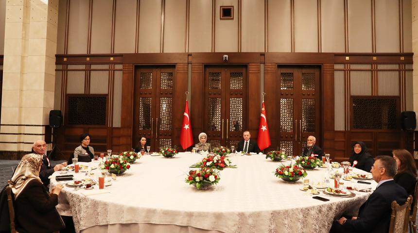 Cumhurbaşkanı Erdoğan şehit aileleriyle iftar yaptı