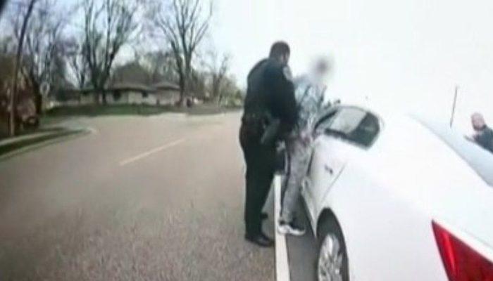 ABD'de siyahi genç Daunte Wright'ın ölümüne sebep olan polis ve şefi istifa etti