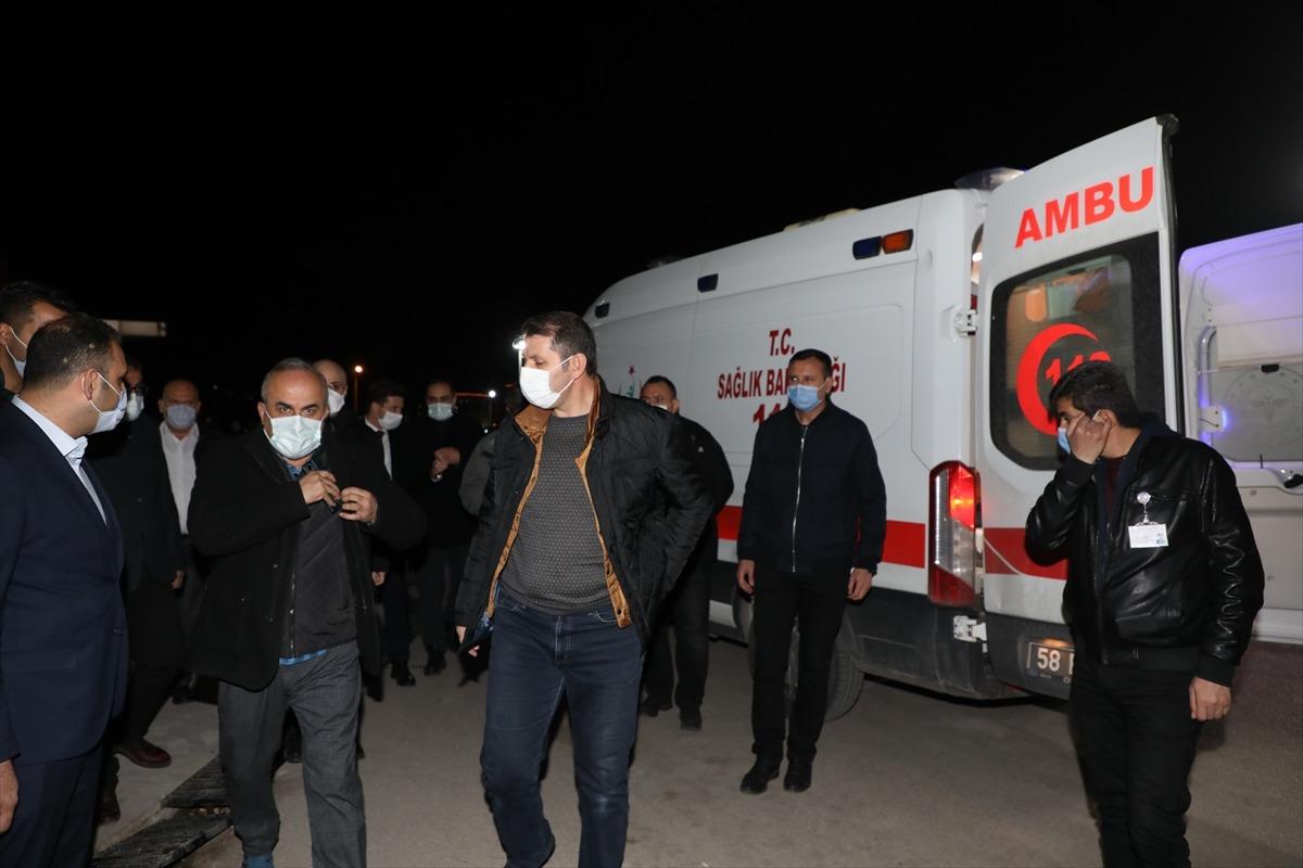 Sivas'ta sağlık &ccedil;alışanları ile g&uuml;venlik g&ouml;revlilerine saldıran 8 hasta yakını g&ouml;zaltına alındı