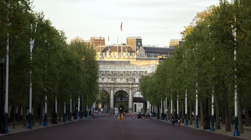 Londra’da baltalı şahıs paniği!