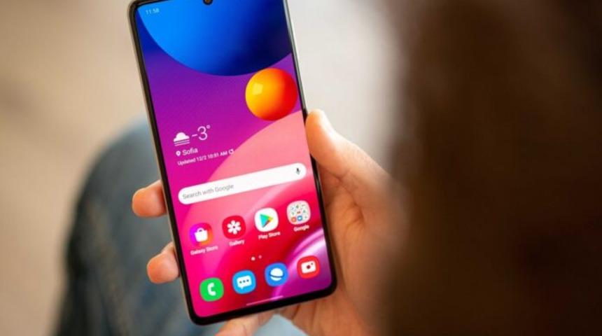 Samsung Galaxy M42 yolda