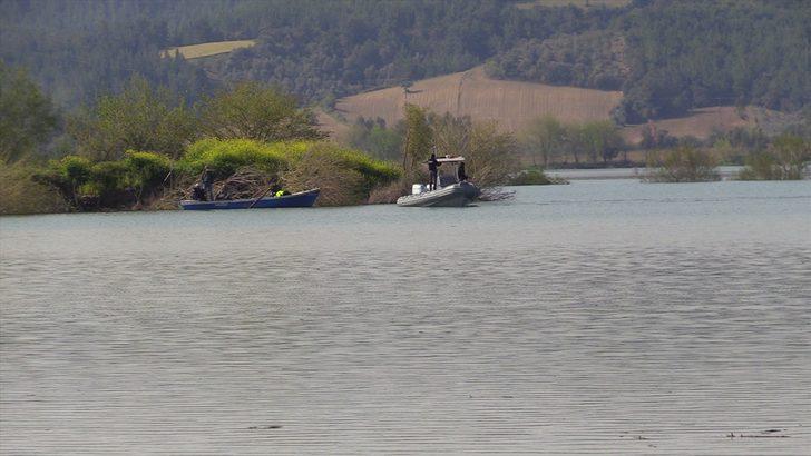 GÜNCELLEME - Adana'da balık tutmak için baraj gölüne açıldıkları tekne batan 2 kişiden biri boğuldu G1