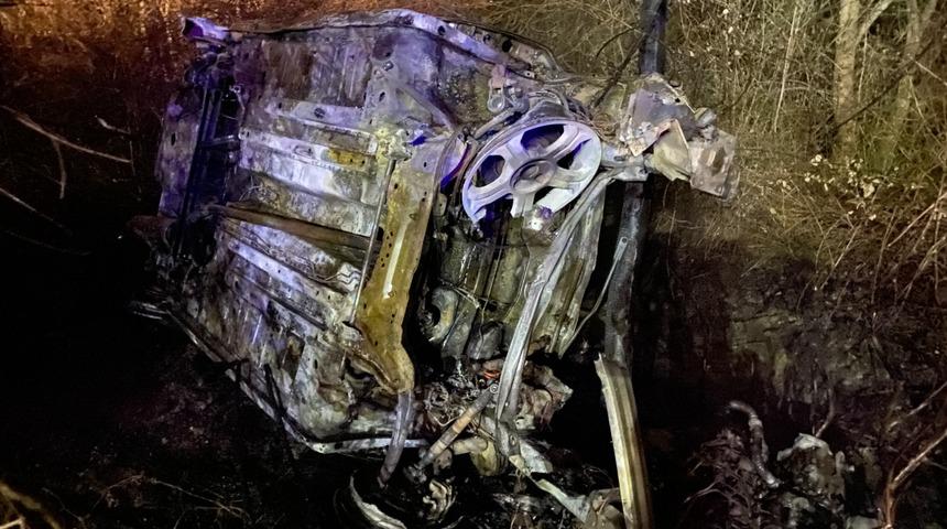 Samsun'da korkunç olay! Dereye devrilen otomobilde yanarak öldü, bagajda uyuşturucu haplar bulundu