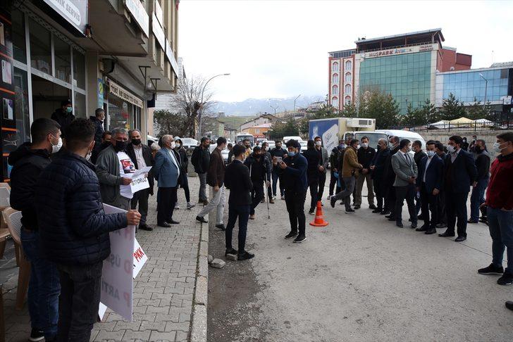 Muş Kardeşlik Platformu, HDP binası önünde oturma eylemi yapan ailelere destek verdi G2