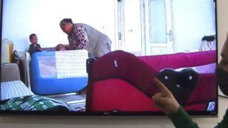 Çocuğunun 'Tokat, çat' sözünden şüphelendi! Bakıcı şiddetini, bebek izleme kamerası ortaya çıkardı 