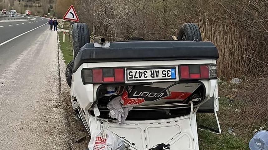 Uşak'ta devrilen otomobildeki 4 kişi yaralandı