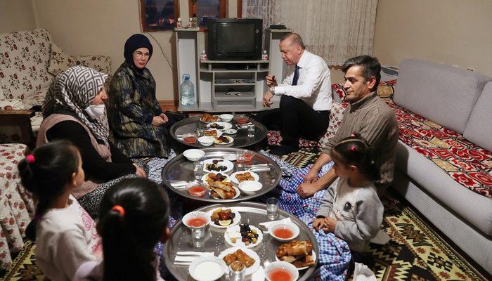 Cumhurbaşkanı Recep Tayyip Erdoğan bir ailenin evinde iftar yaptı