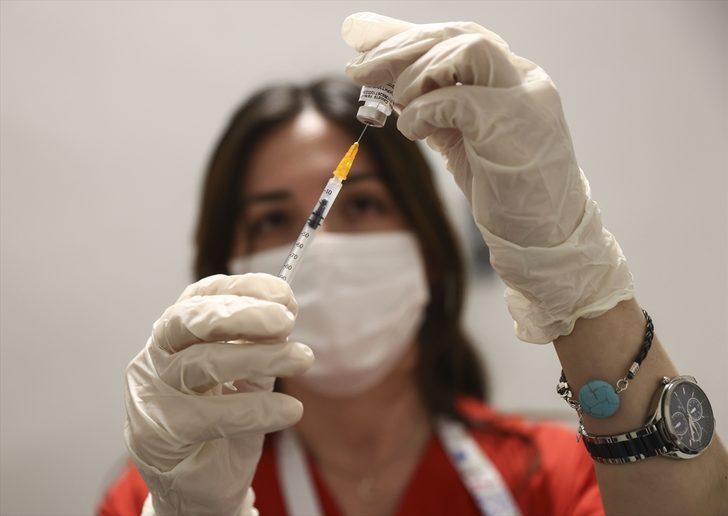 Ankara Şehir Hastanesi'nde Kovid-19 aşılaması iftardan sonra da devam ediyor G4