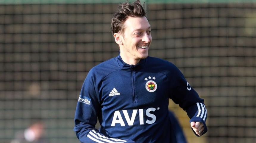 Mesut Özil ve Nazım Sangare takımla çalıştı