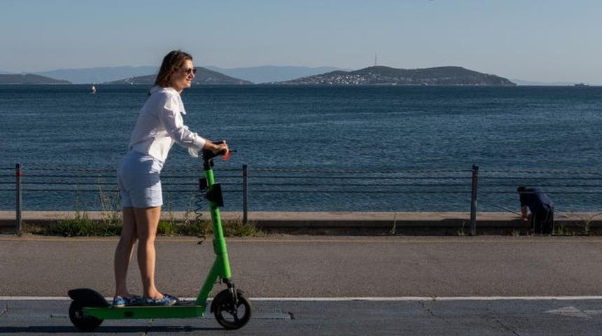 Elektrikli scooterlara yeni y&ouml;netmelikle hangi kurallar geldi?