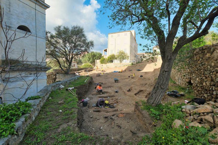 Fransız arkeologlar binlerce yıl öncesine ait 40 tabut keşfetti G2