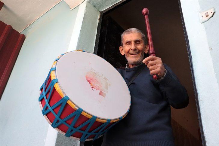 Hatay'da 75 yaşındaki davulcu 20 yıldır vatandaşları sahura kaldırıyor G2