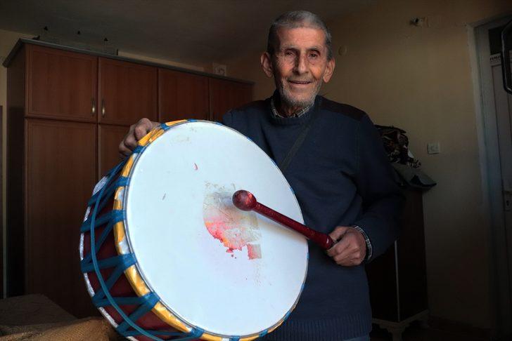 Hatay'da 75 yaşındaki davulcu 20 yıldır vatandaşları sahura kaldırıyor G3