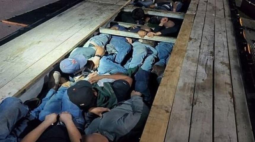 ABD-Meksika sınırında dram: Göçmenler TIR'ın gizli bölmesinden çıktı