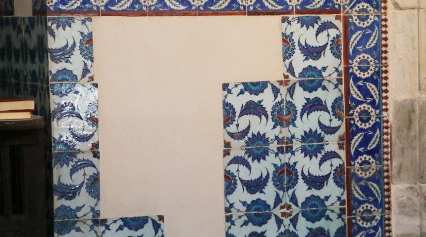 Tarihi Ulu Cami, çalınan çinilerinin yerine gelmesini bekliyor