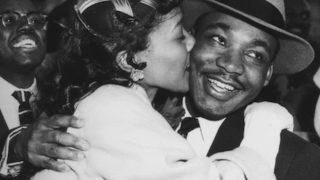 Birbirlerine duydukları aşk ve sevgiyle dünyayı daha güzel bir hale getirmeye çalışan tarihin en ünlü çiftleri