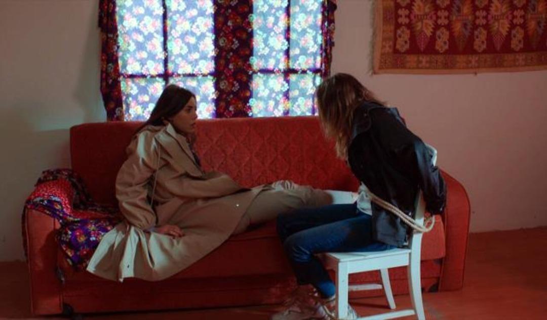 Sırların &ccedil;&ouml;z&uuml;ld&uuml;ğ&uuml; Sadakatsiz'de Derin ve Asya'yı ka&ccedil;ıran kişi ortaya &ccedil;ıktı 