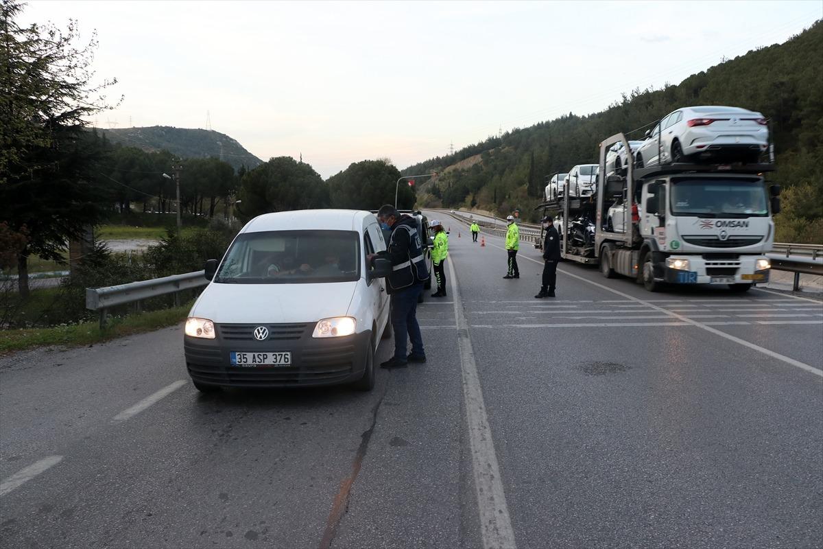 Ege'de sokağa &ccedil;ıkma kısıtlaması kapsamında "dinamik denetimler" devam ediyor