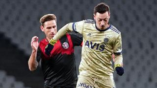 Mesut Özil'den Boateng'e 'Fenerbahçe'ye gel' çağrısı