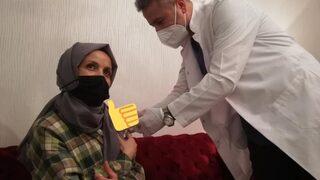 Bakan Fahrettin Koca ikna etti, anaokulu öğretmeni aşısını oldu