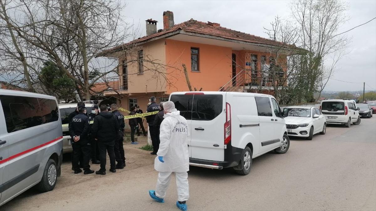 Kocaeli'de 85 yaşındaki kişi evinde bı&ccedil;aklanarak &ouml;ld&uuml;r&uuml;ld&uuml;