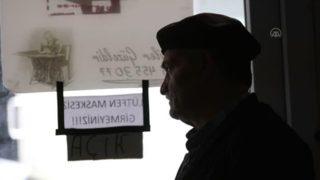 Yarım asırlık terzilik dükkanına hem işini hem de hobisini sığdırıyor